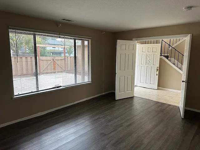 1921 Bridgewood Way — Photo 6