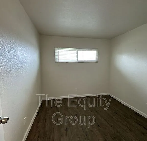331 E Elm St #1 — Photo 10