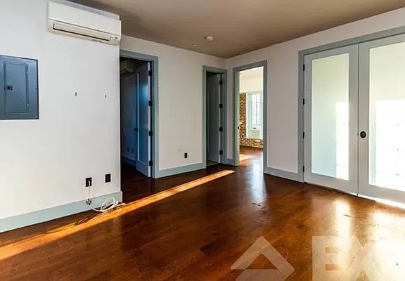 4th image of 19 Brooklyn Ave #3