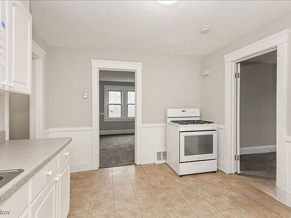 4th image of 2130 Quail St