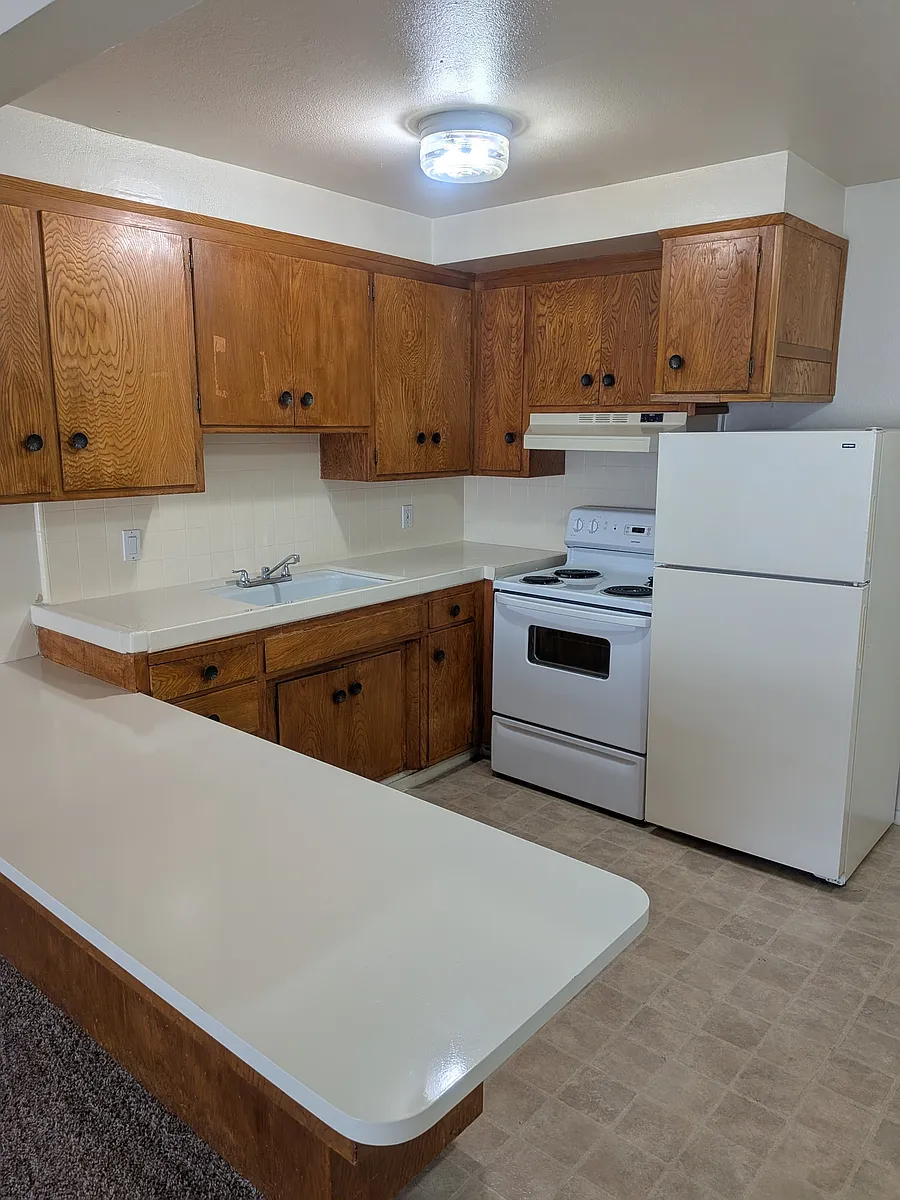 Kitchen with Stove, Refrigerator, Disposal - 2631 27th St