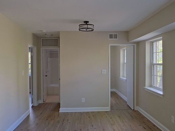 3rd image of 1322 Fort Myer Dr APT 912