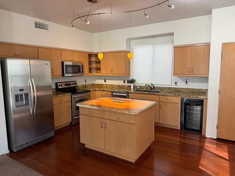 114 E Calle Zavala — Photo 11