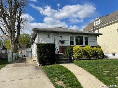 42 Wood Street, Lynbrook, NY, 11563