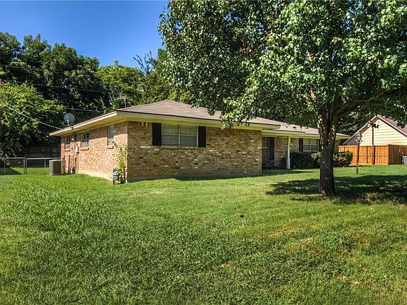 2nd image of 108 N Clearwater Dr
