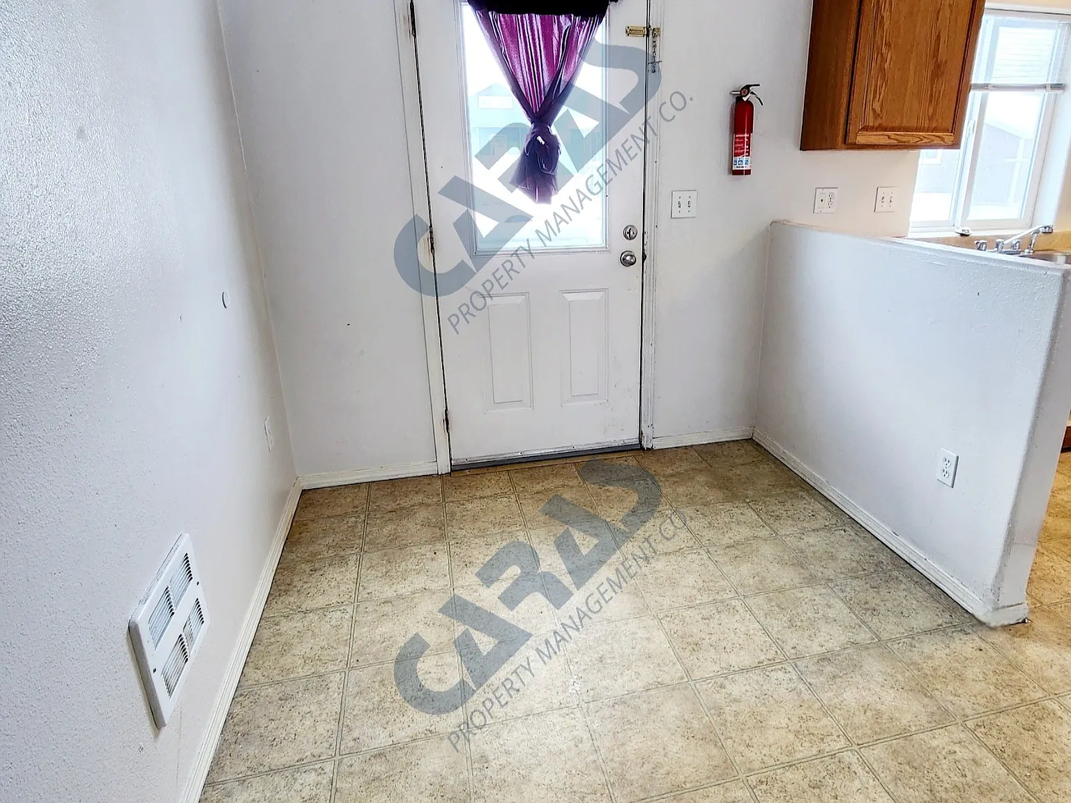 3 bed, $1,300 — Photo 2