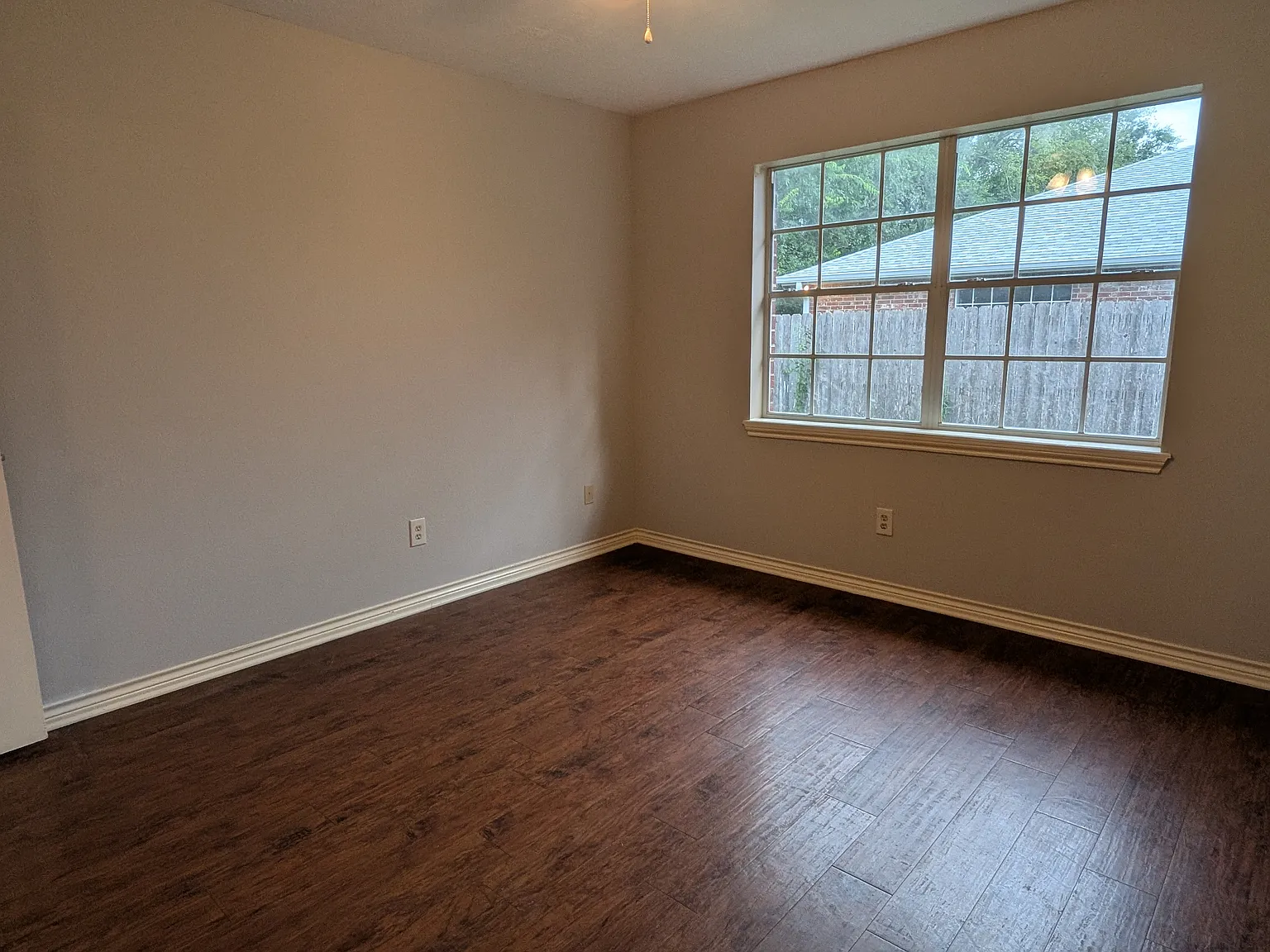 1 bed, 1350 sqft, $475 — Photo 2