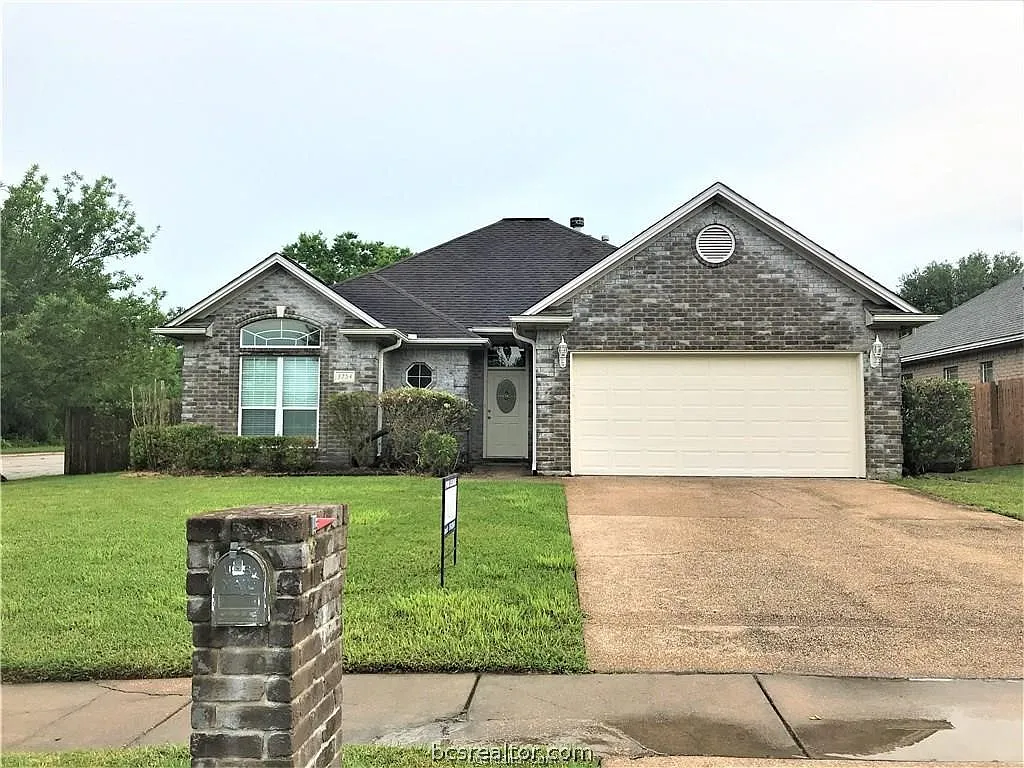 3 bed, 1537 sqft, $1,975 — Photo 1