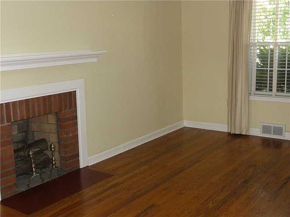 4th image of 1035 Kennedy Dr