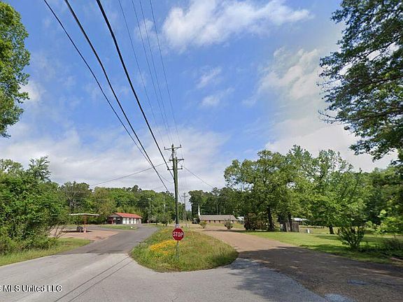 3rd image of 8 Holiday Rd