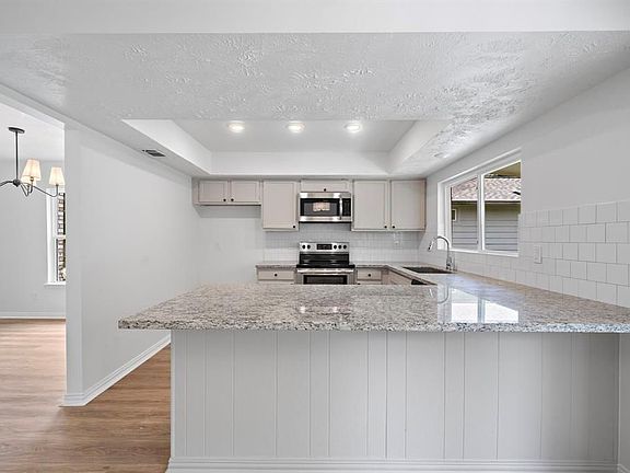 5th image of 3115 Silver Falls Dr