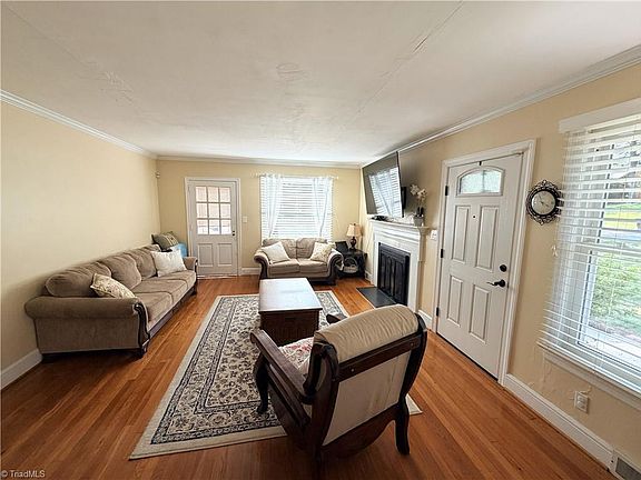 2nd image of 506 E Farriss Ave