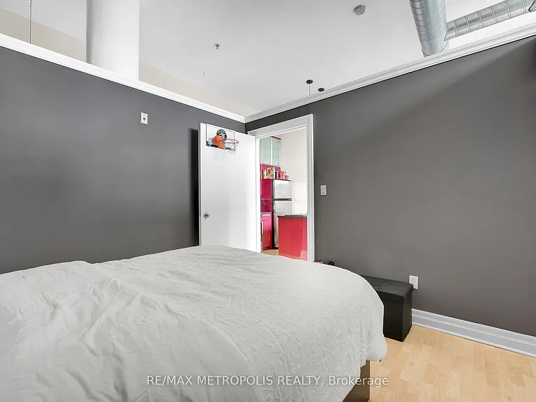 276 King St W #207 — Photo 15