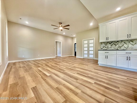 4th image of 5302 Thornridge Ct