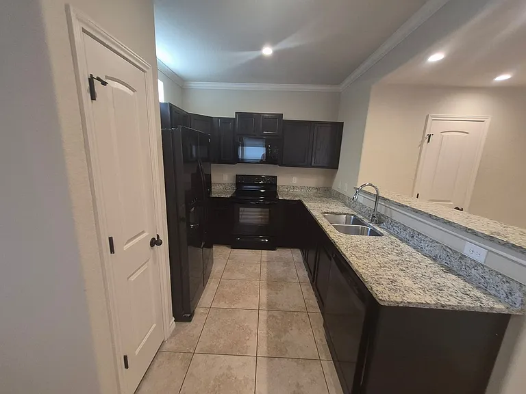 6858 Lakeview Dr #101 — Photo 7