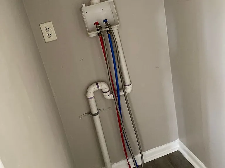 1032 Crown Ave — Photo 8