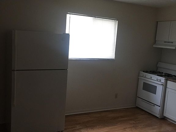 3rd image of 415 Wyandotte Ave