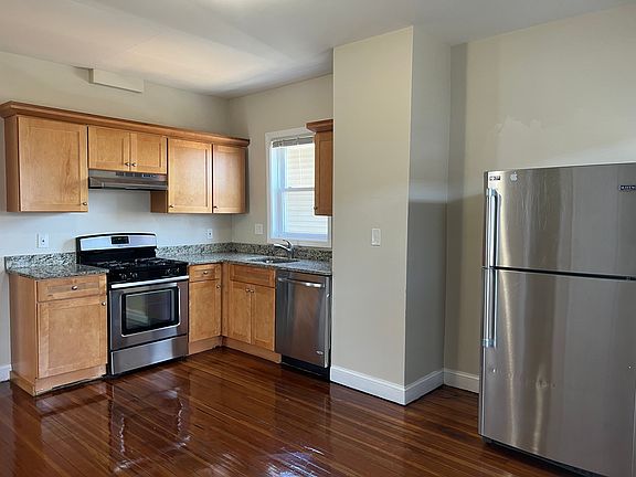 2nd image of 172 Belmont St #2