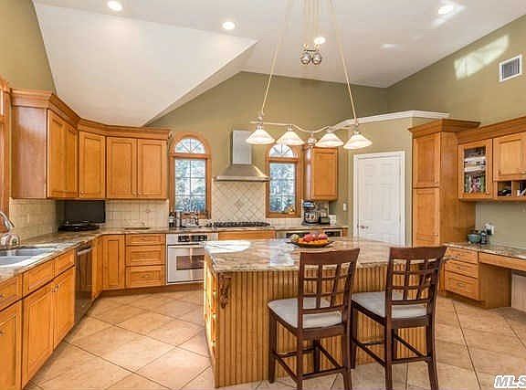 3rd image of 27 Woodhollow Ln