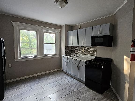 2nd image of 17 Arsdale Ter Floor 3