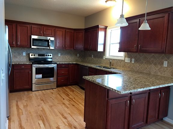 3rd image of 1890 SE Greentree Dr