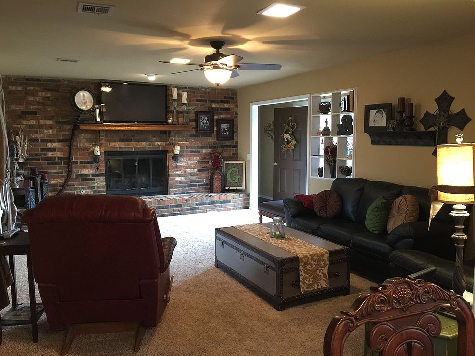 2nd image of 1802 Meadowlake Dr