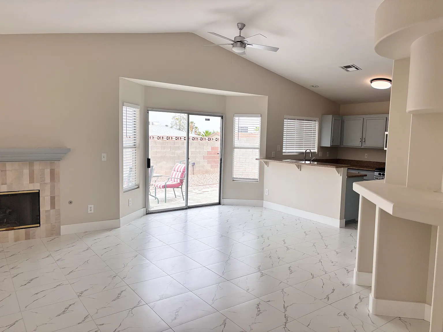 3 bed, 1322 sqft, $2,000 — Photo 4