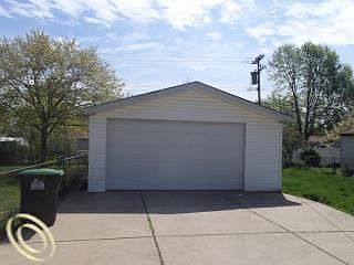 3rd image of 8115 Margaret St