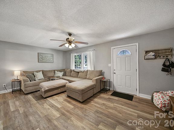 3rd image of 184 Fairhill Rd