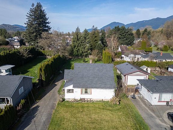 4th image of 9853 Young Rd