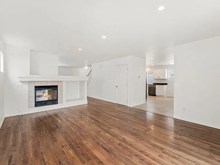 2429 Tolmie Ave — Photo 19