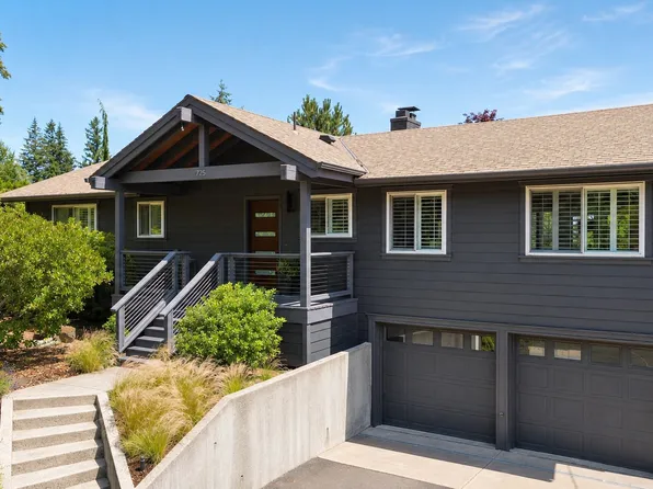 725 Marylhurst Dr, West Linn, OR 97068