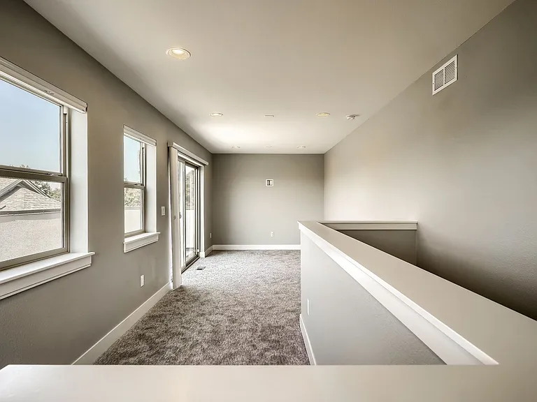 718 W 1st Ave — Photo 55