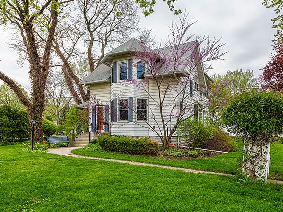 3rd image of 339 E Division St