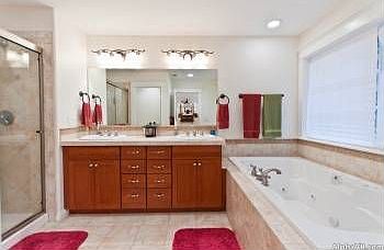 2nd image of 15768 SE Hanwood Ln