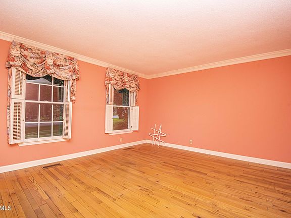 4th image of 708 E Fox Den Dr