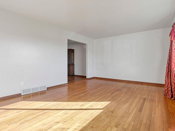 3rd image of 2040 Northcliff Dr