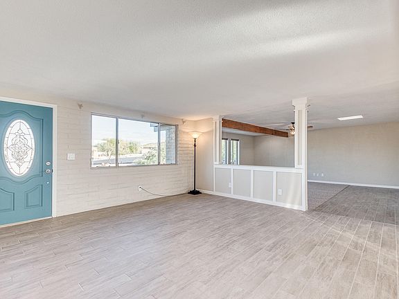 5th image of 340 E Four Horses Cir