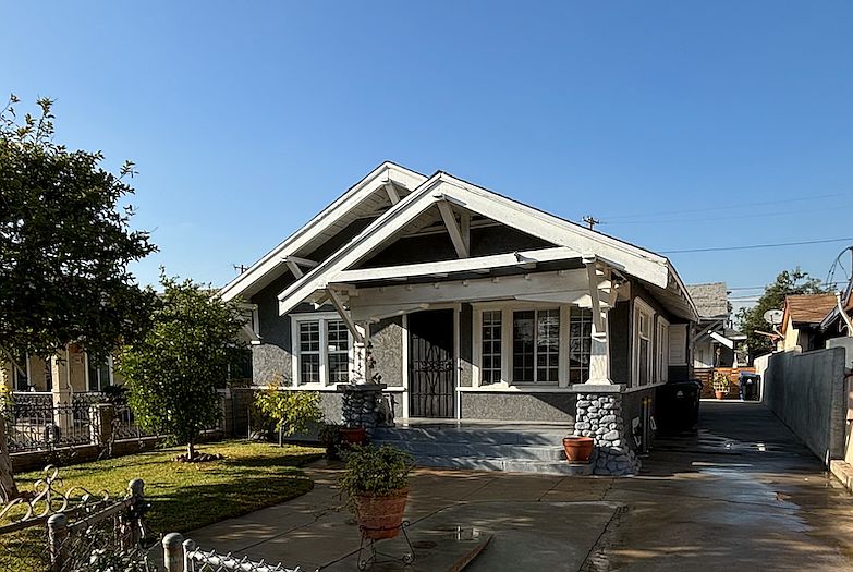 Front view of the house.