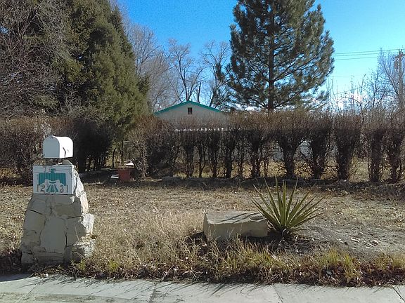Access for off street parking in front and in the backyard.