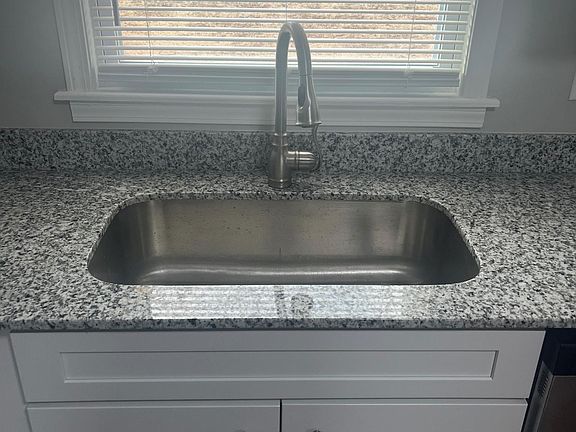 4th image of 529 Tareyton Dr