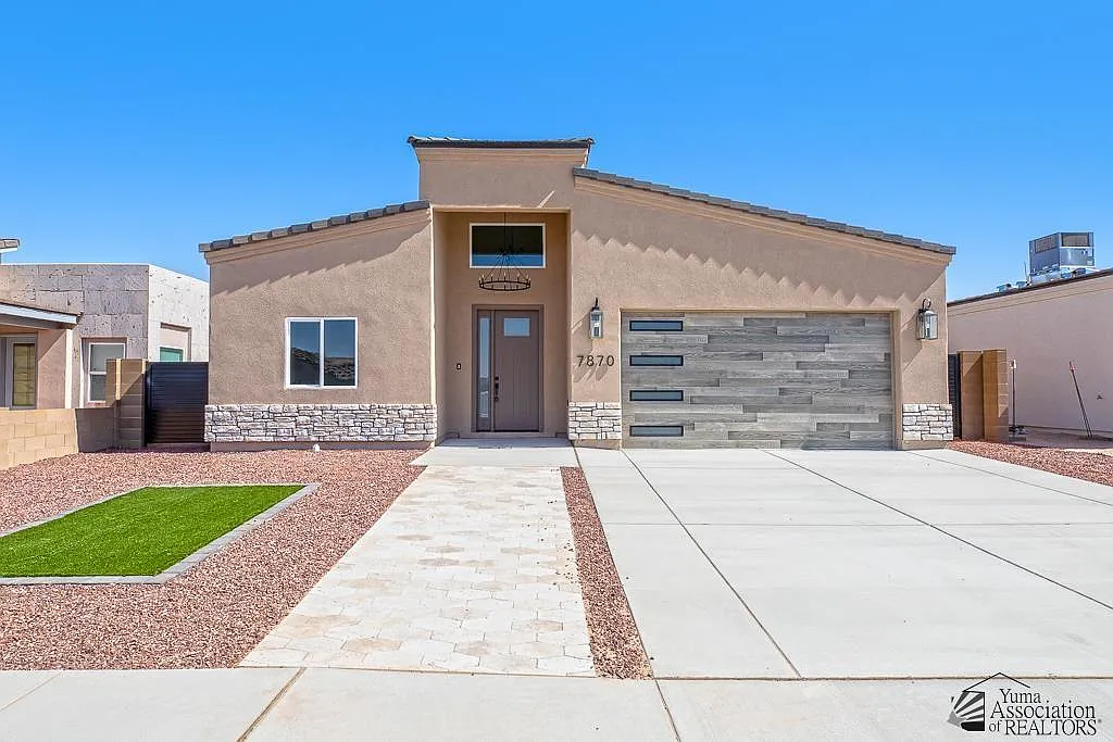 3 bed, 2.0 bath, 1728 sqft, $1,995 — Photo 1