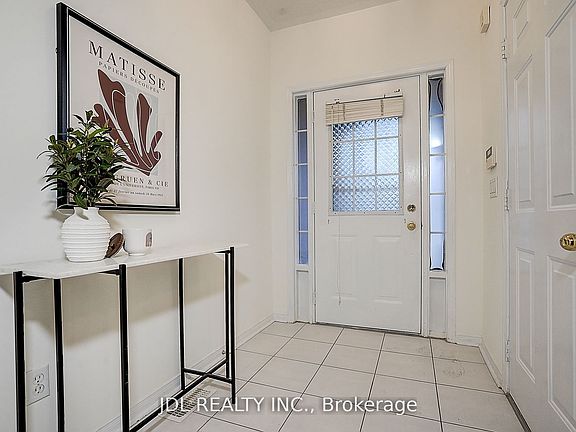 3rd image of 47 Millcliff Cir