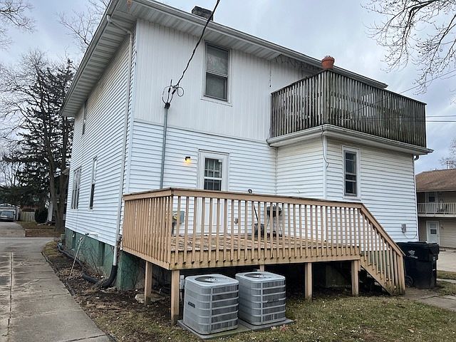2nd image of 606 E Chestnut St
