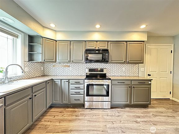 3rd image of 213 West Street