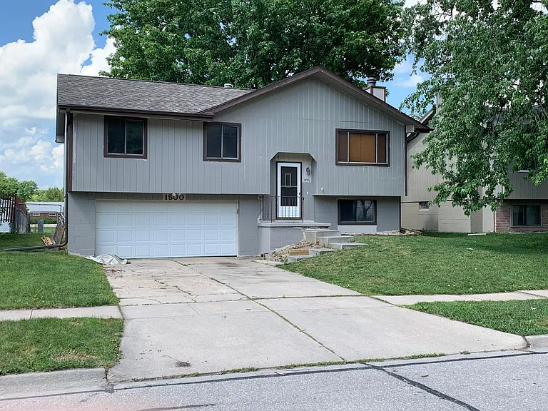 1500 W Sewell St — Photo 1