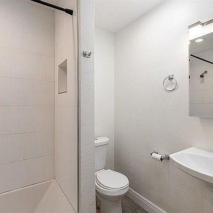 5th image of 1521 W Nassau St