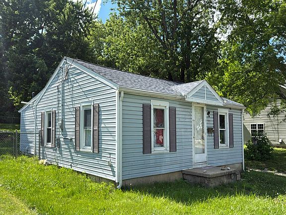 3rd image of 301 S Wilkinson Ave