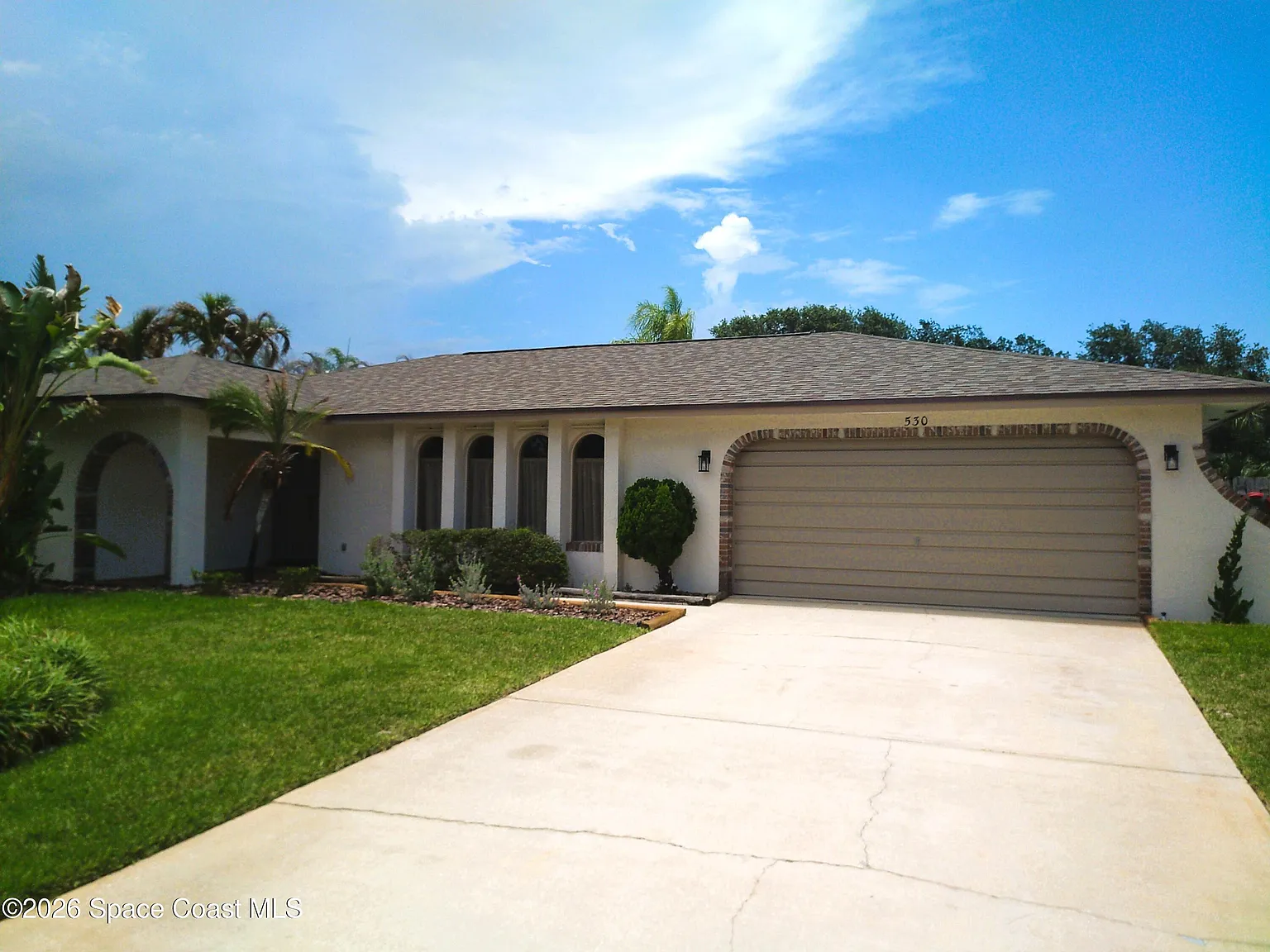 3 bed, 2.0 bath, 2044 sqft, $3,350 — Photo 2