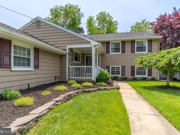 1104 Green Briar Rd, Cherry Hill, NJ 08034